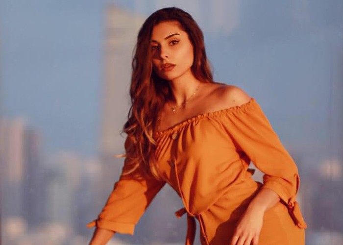 Yasmin Schmidt 24 Temmuz Çarşamba saat 18:00’de Kabareden Naklen’de Okan Bayülgen’in konuğu oldu.